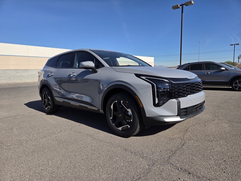 2026 Kia Sportage Hybrid S photo 2