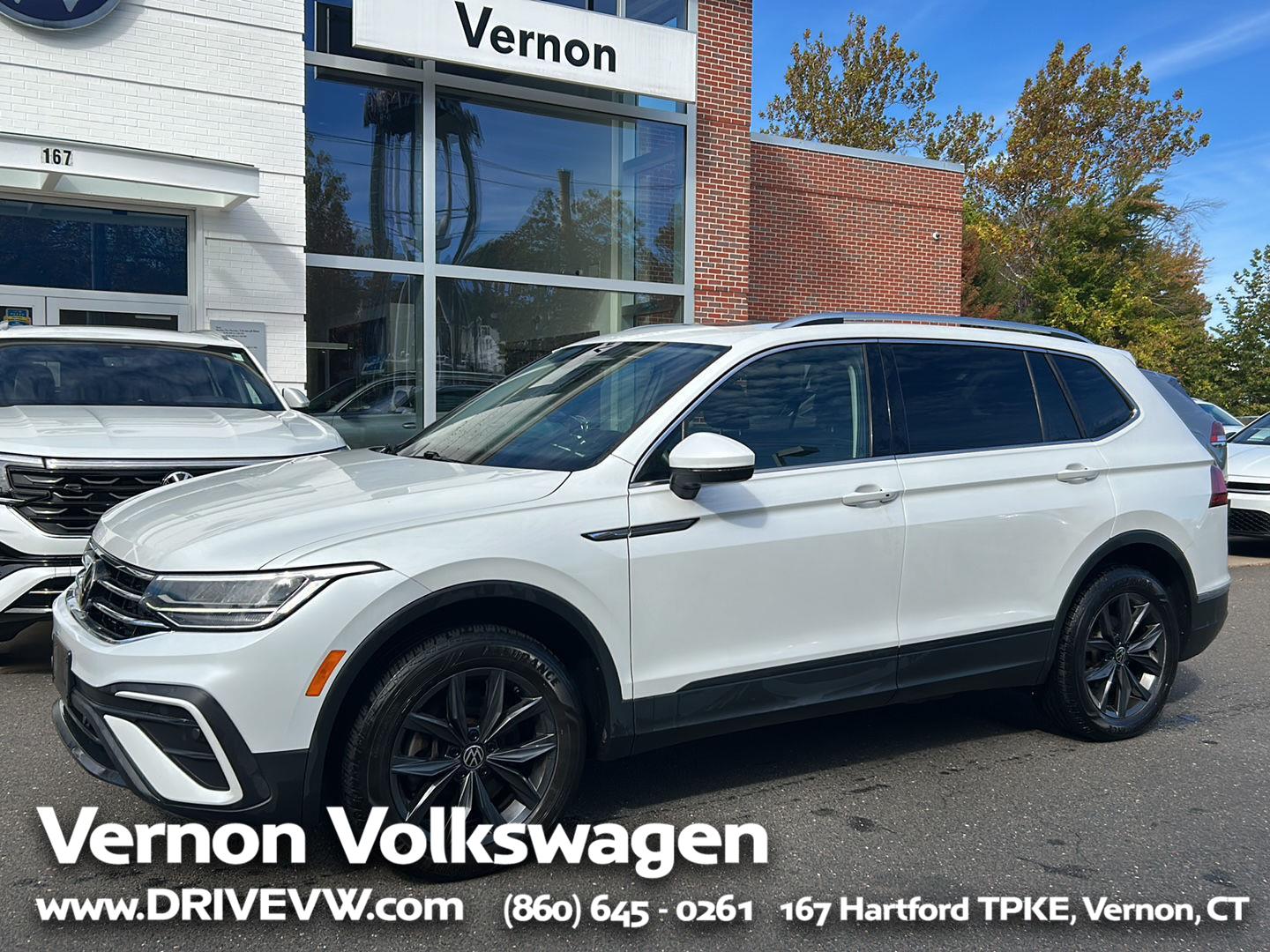 2023 Volkswagen Tiguan SE's photo