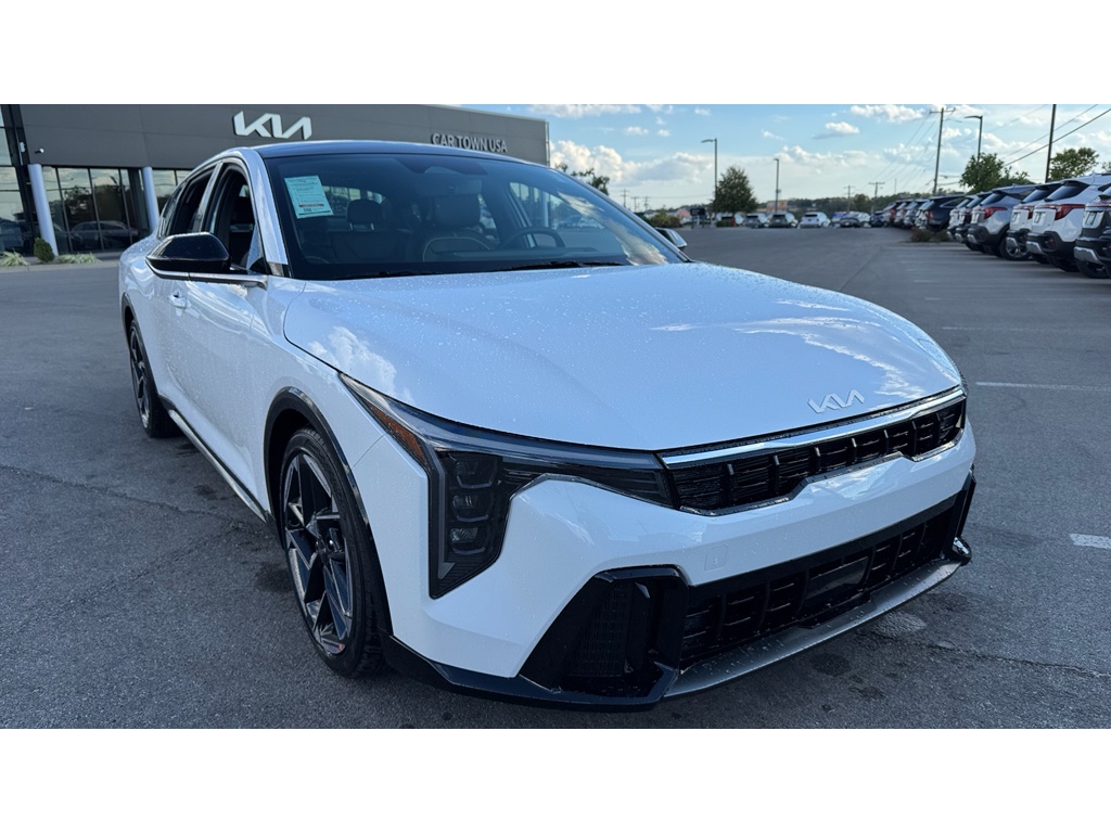 2025 Kia K4 GT-Line's photo