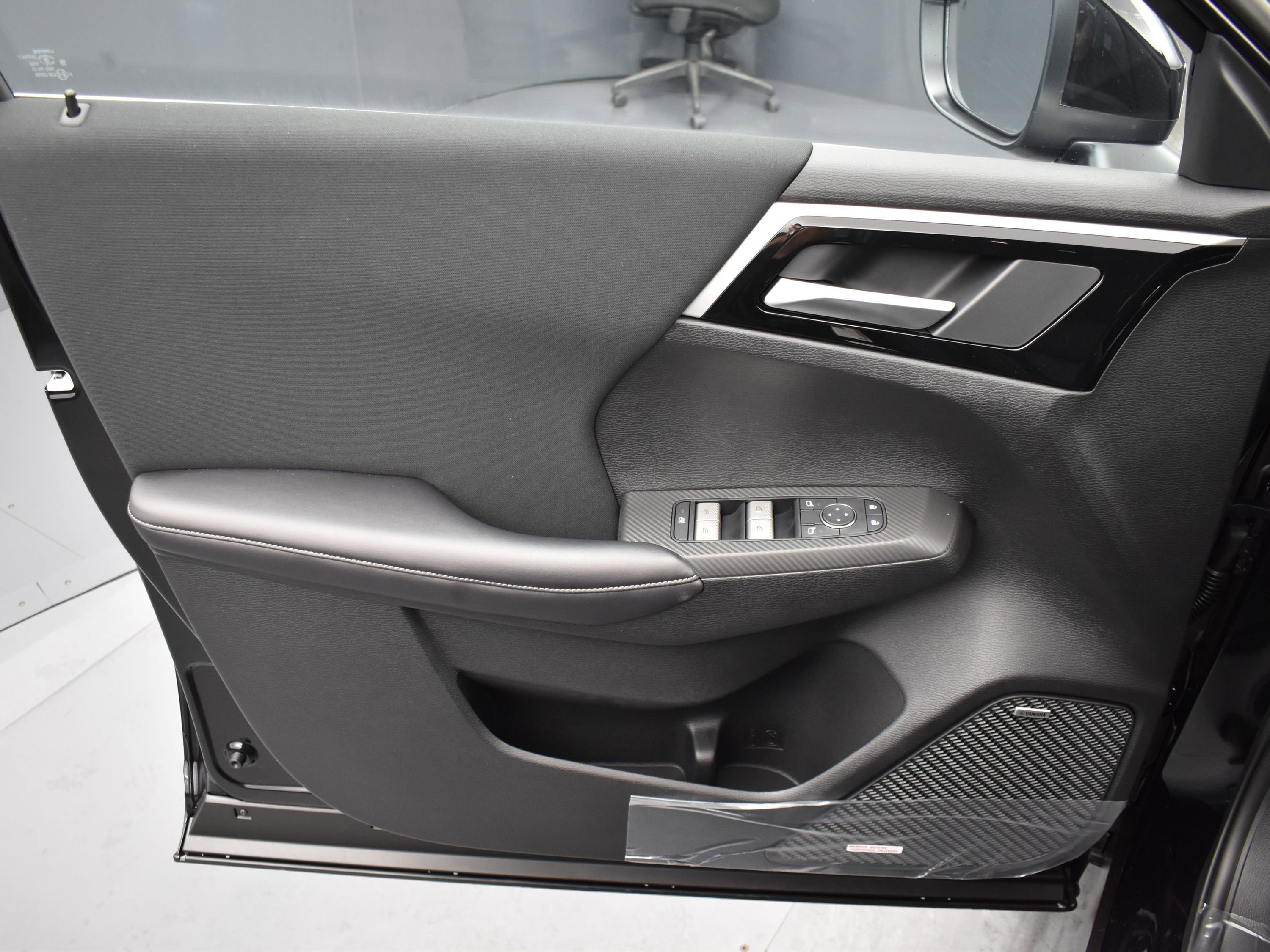 2025 Mitsubishi Outlander ES photo 9