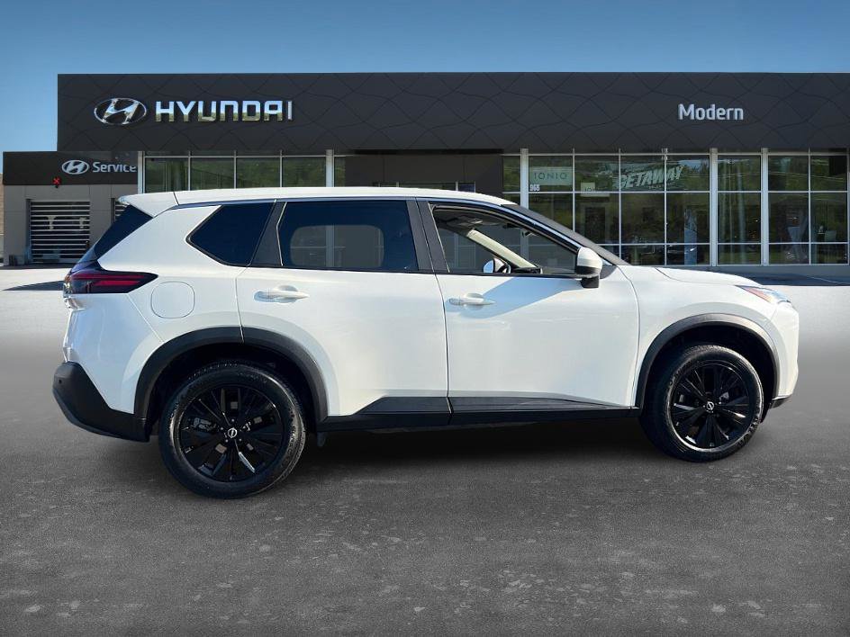 2023 Nissan Rogue SV photo 4