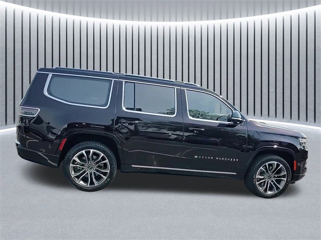 2023 Jeep Grand Wagoneer III photo 2
