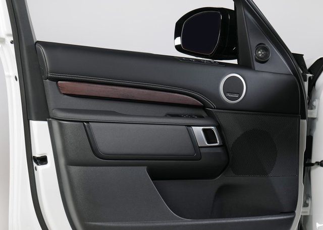 2025 Land Rover Discovery SE photo 20