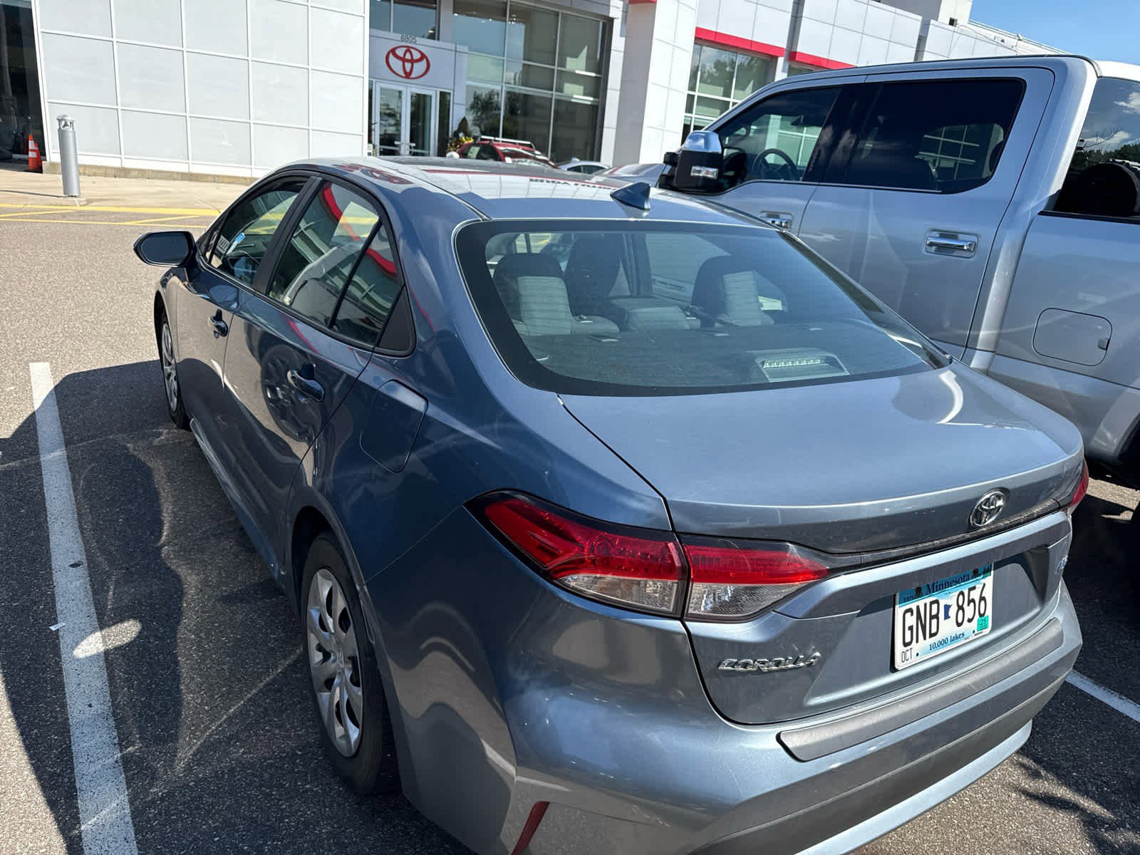 2021 Toyota Corolla LE photo 3