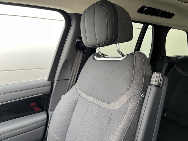 2025 Land Rover Range Rover SE photo 35