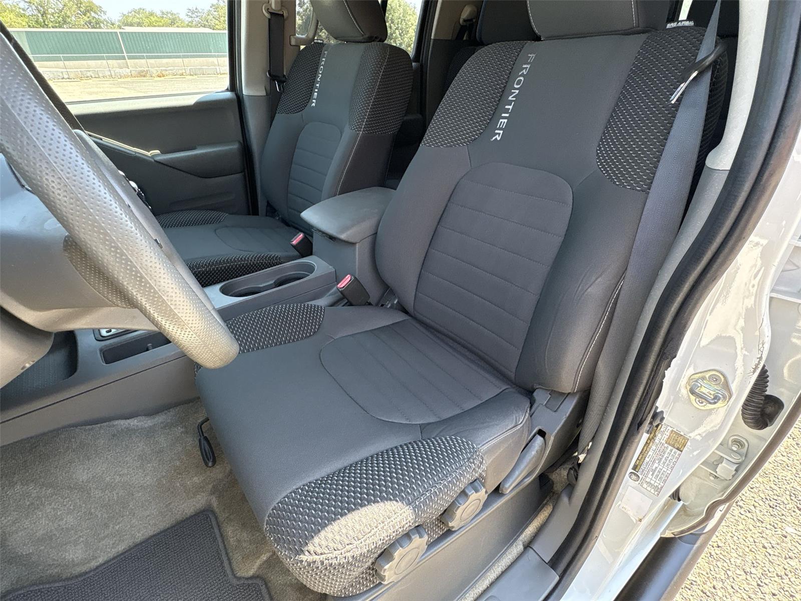 2018 Nissan Frontier Desert Runner photo 13