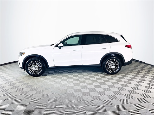 2026 Mercedes Benz GLC 300 4MATIC photo 4