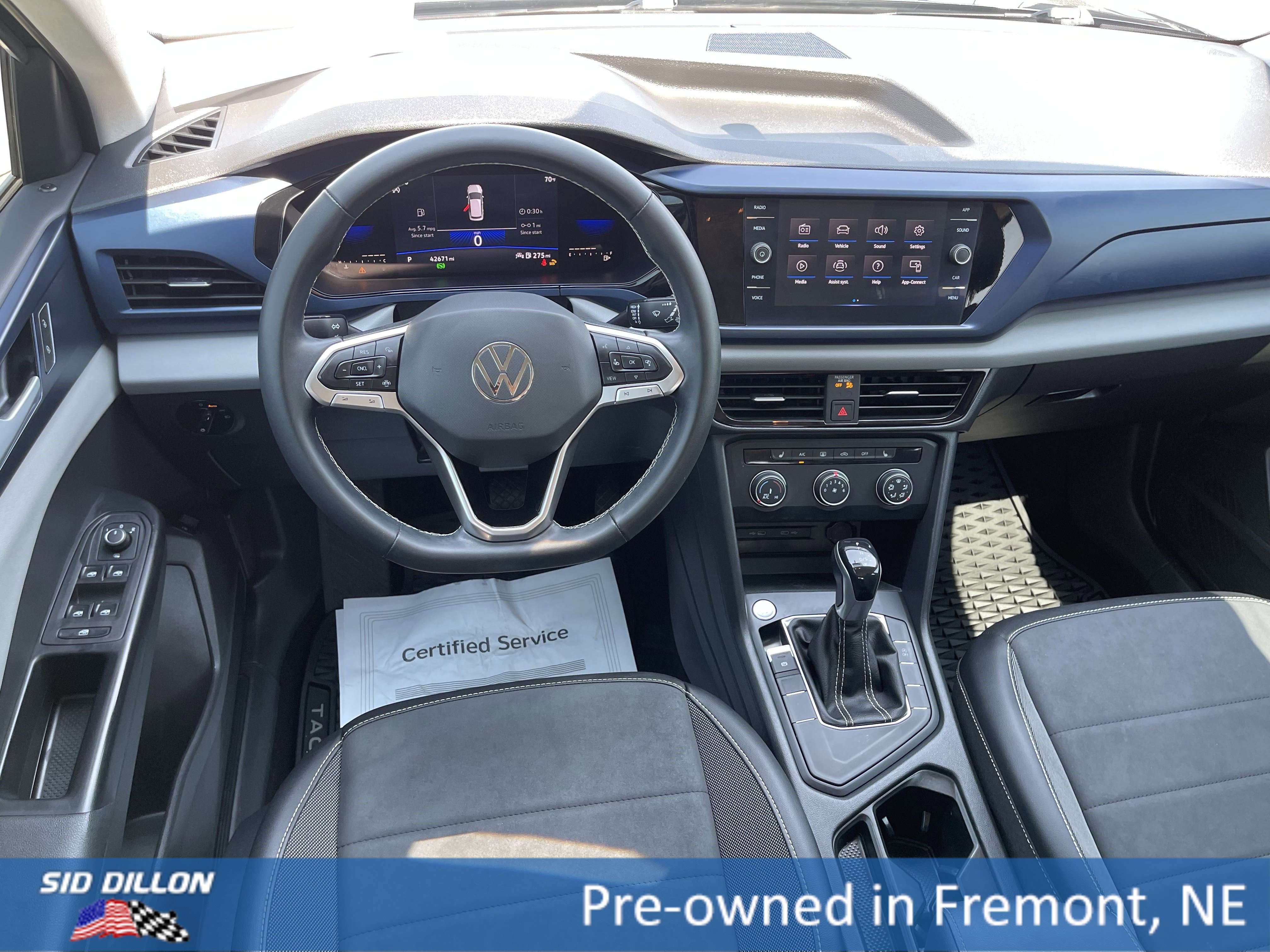 2022 Volkswagen Taos SE photo 2