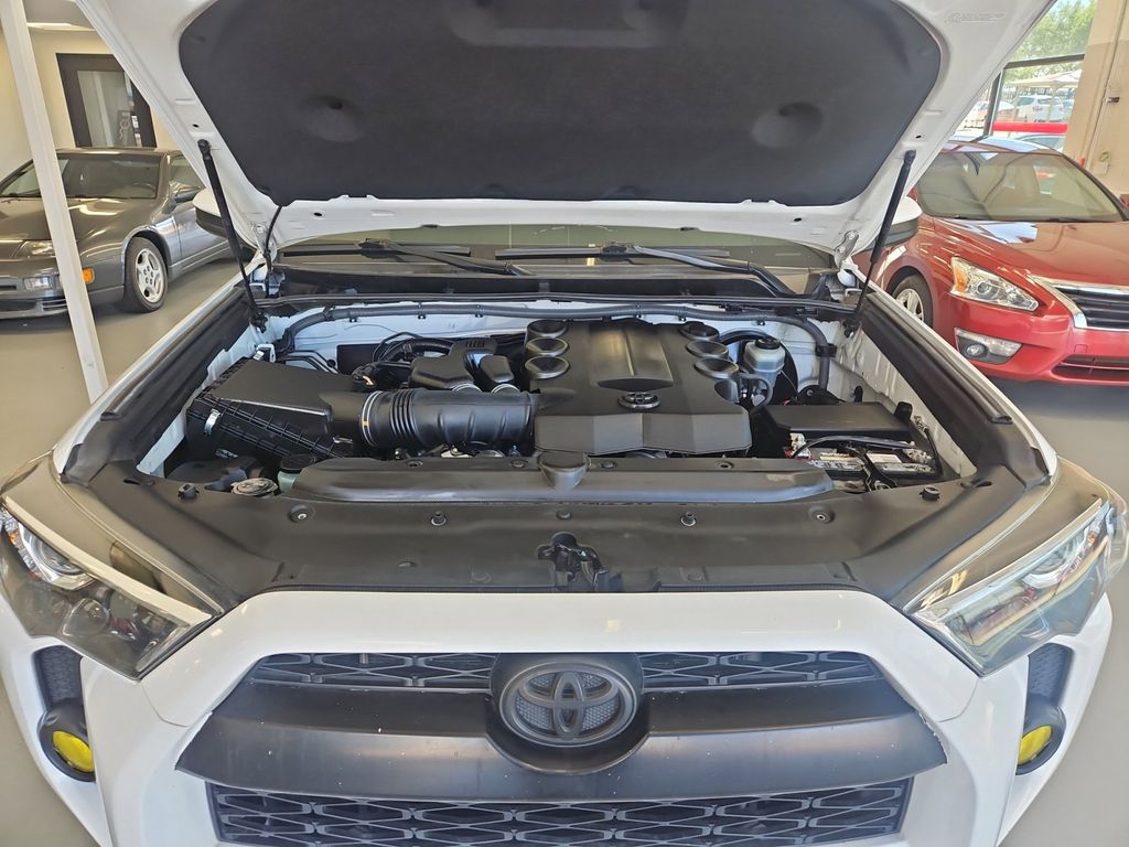 2018 Toyota 4Runner SR5 photo 17