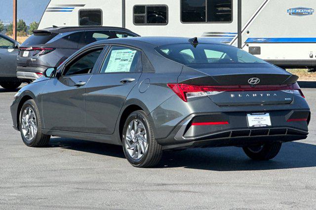 2025 Hyundai Elantra Blue SEL Sport photo 6