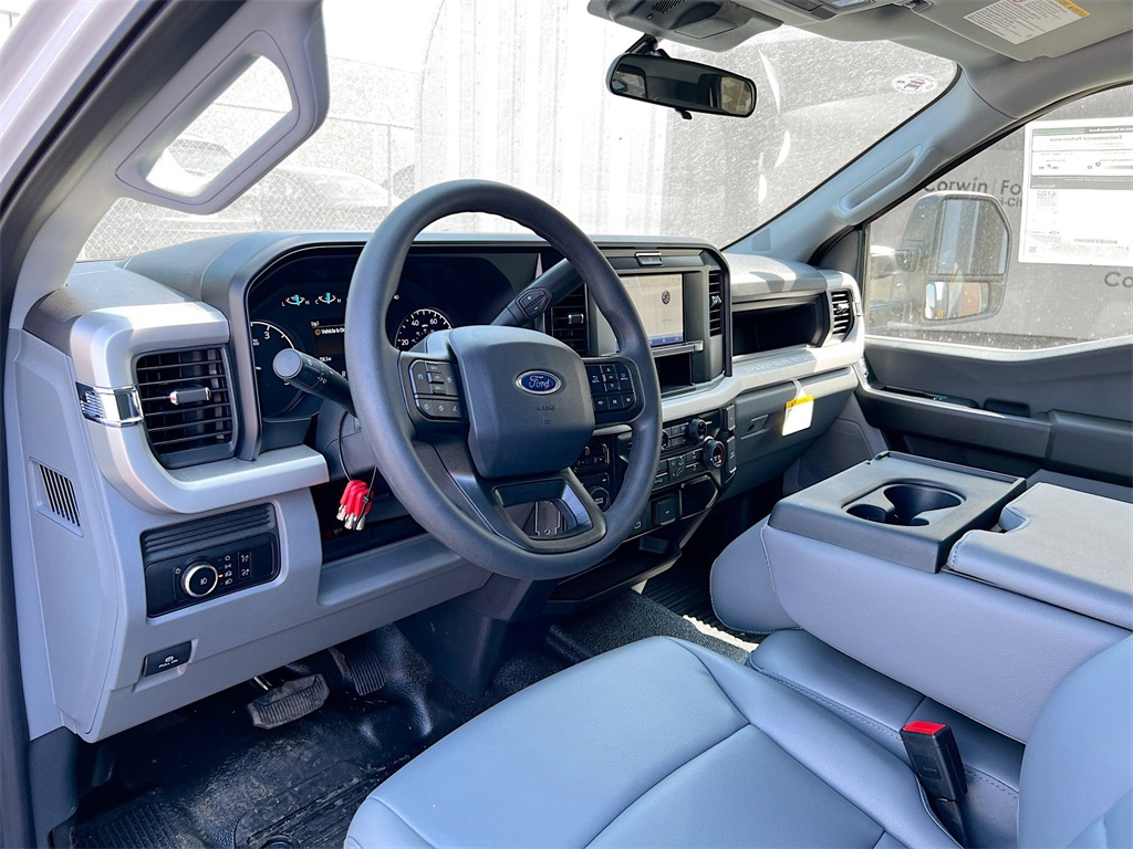 2025 Ford F-350 XLT photo 3