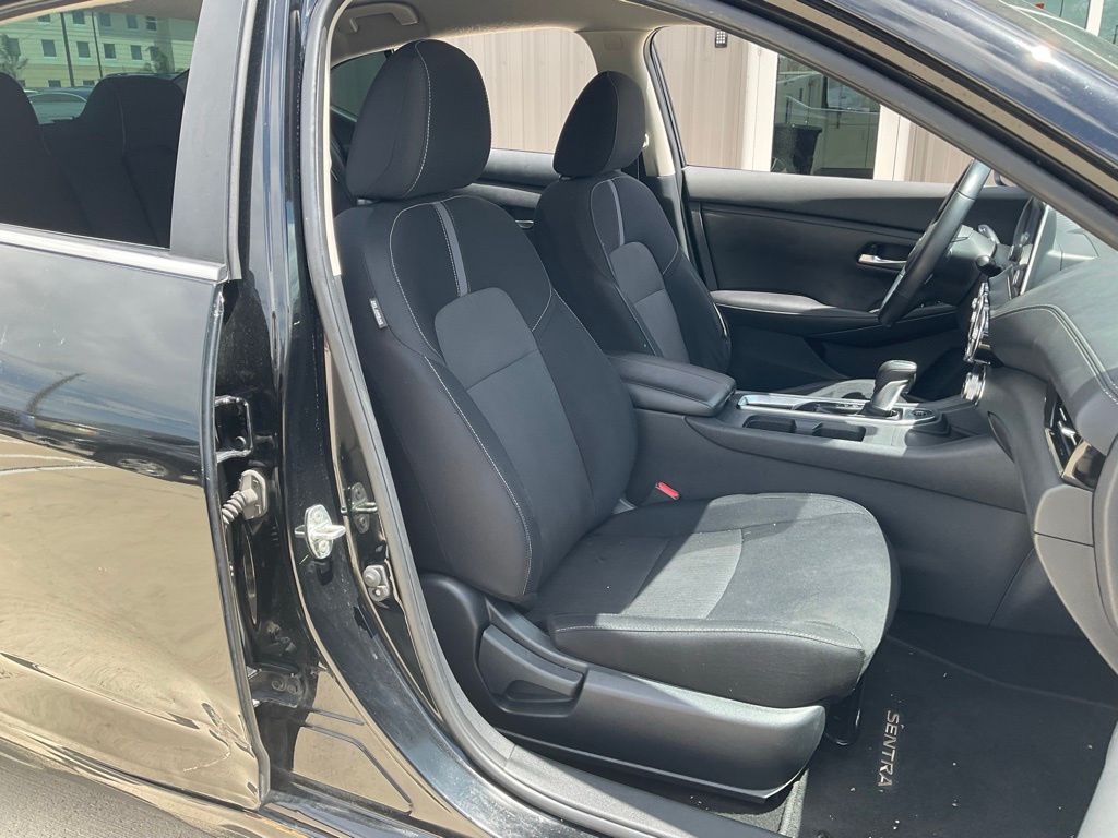 2020 Nissan Sentra SV photo 12