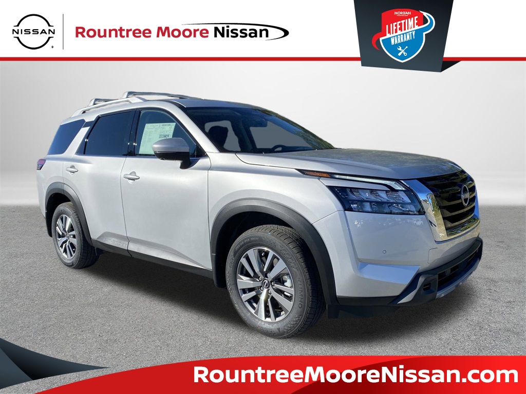 2025 Nissan Pathfinder SL's photo