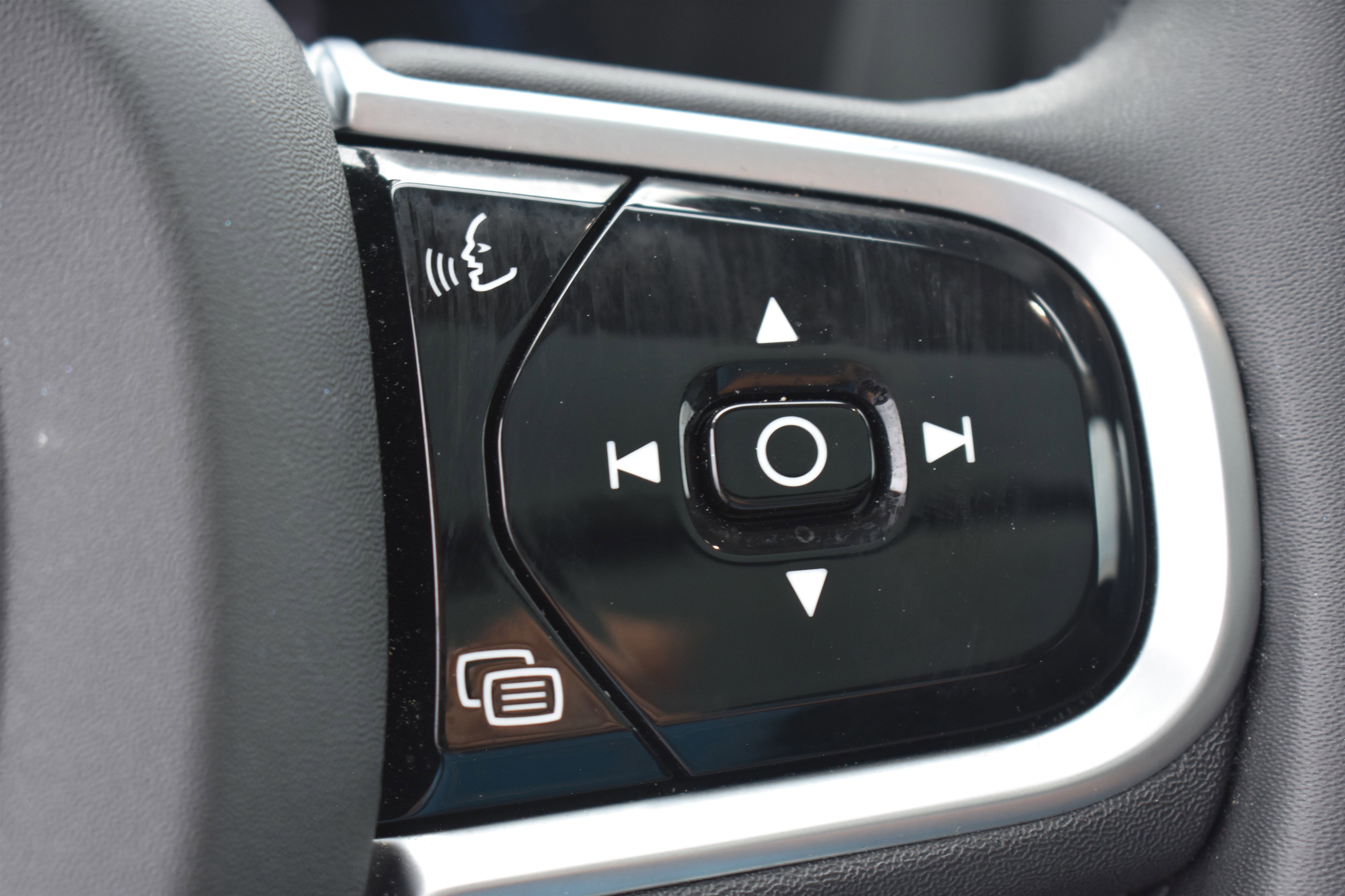 2023 Volvo XC60 B5 Plus photo 14
