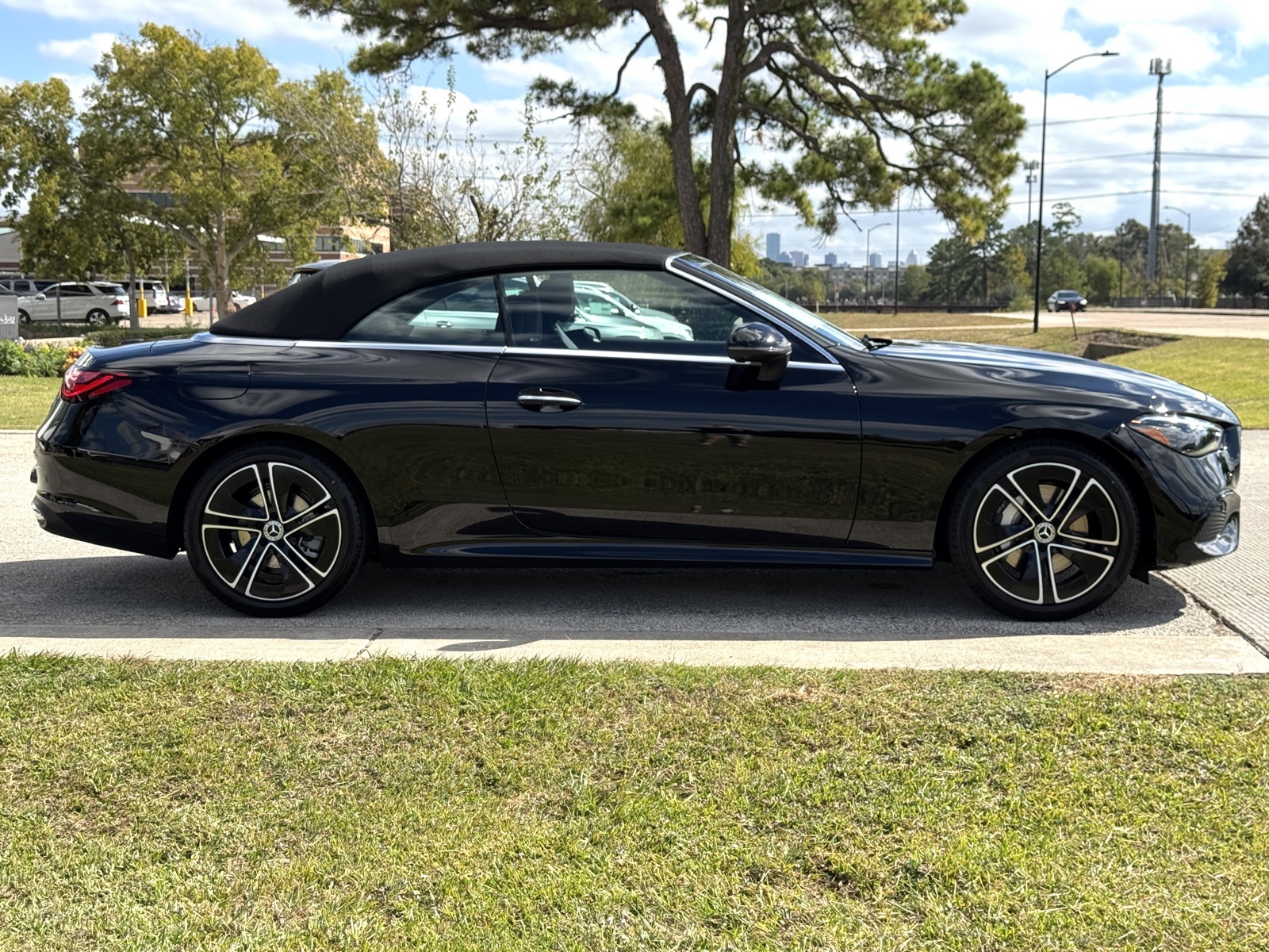 2026 Mercedes Benz CLE 300 4MATIC Cabriolet photo 2