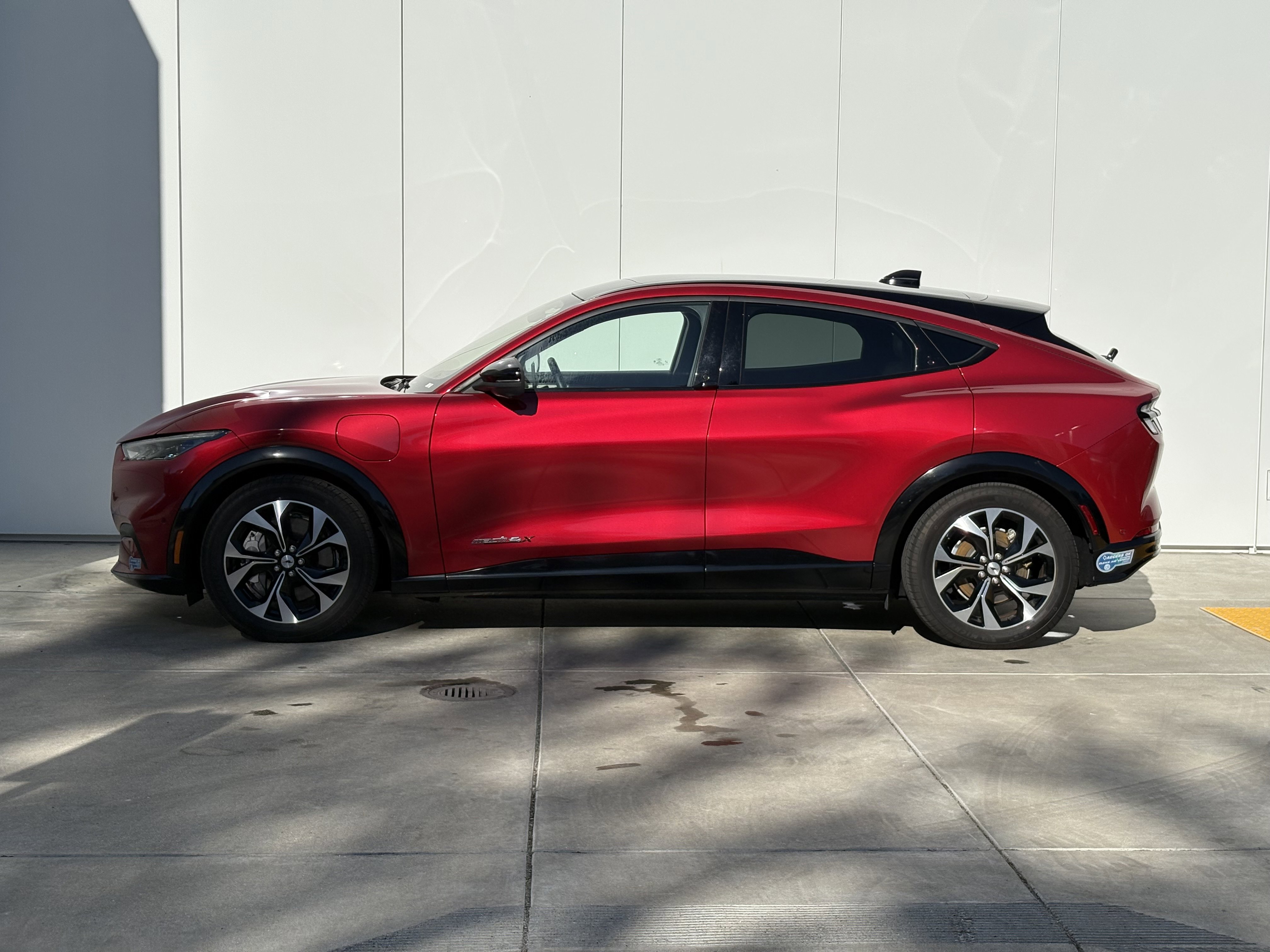 2021 Ford Mustang Mach-E Premium photo 3