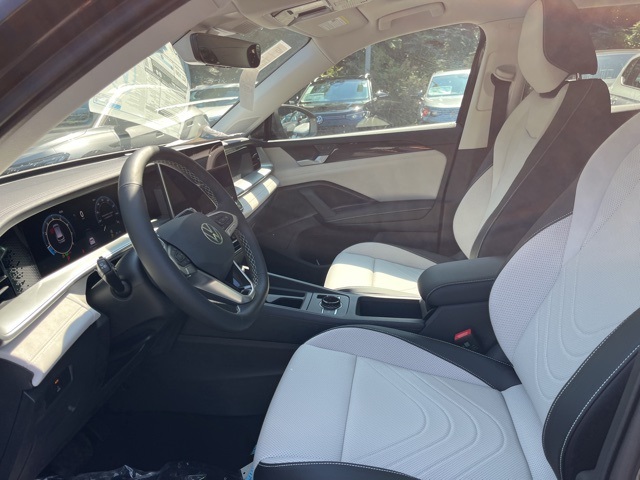 2025 Volkswagen Tiguan SE photo 4