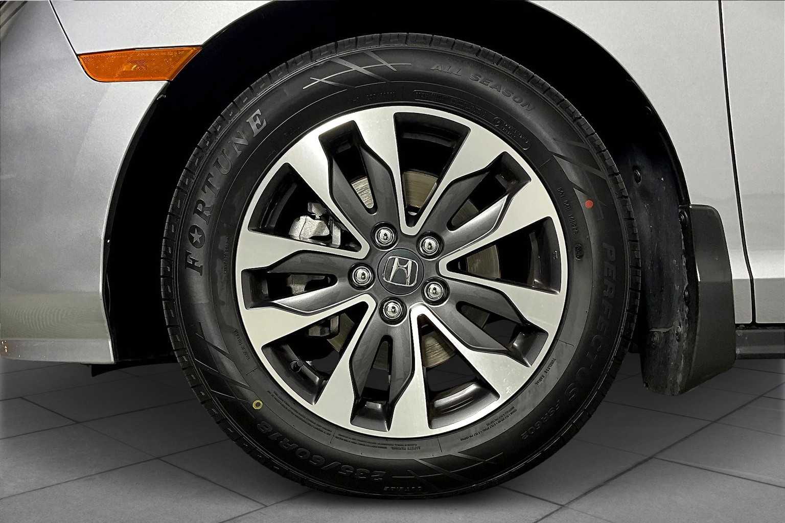 2024 Honda Odyssey EX-L photo 9