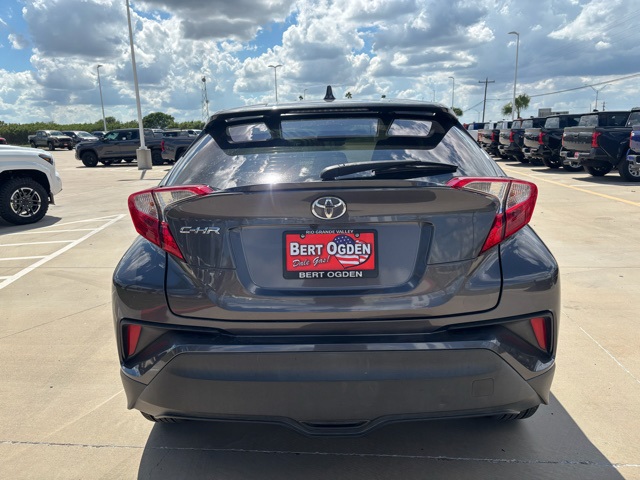 2021 Toyota C-HR LE photo 5