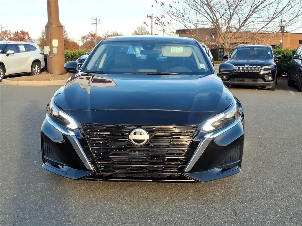 2025 Nissan Altima SV photo 2