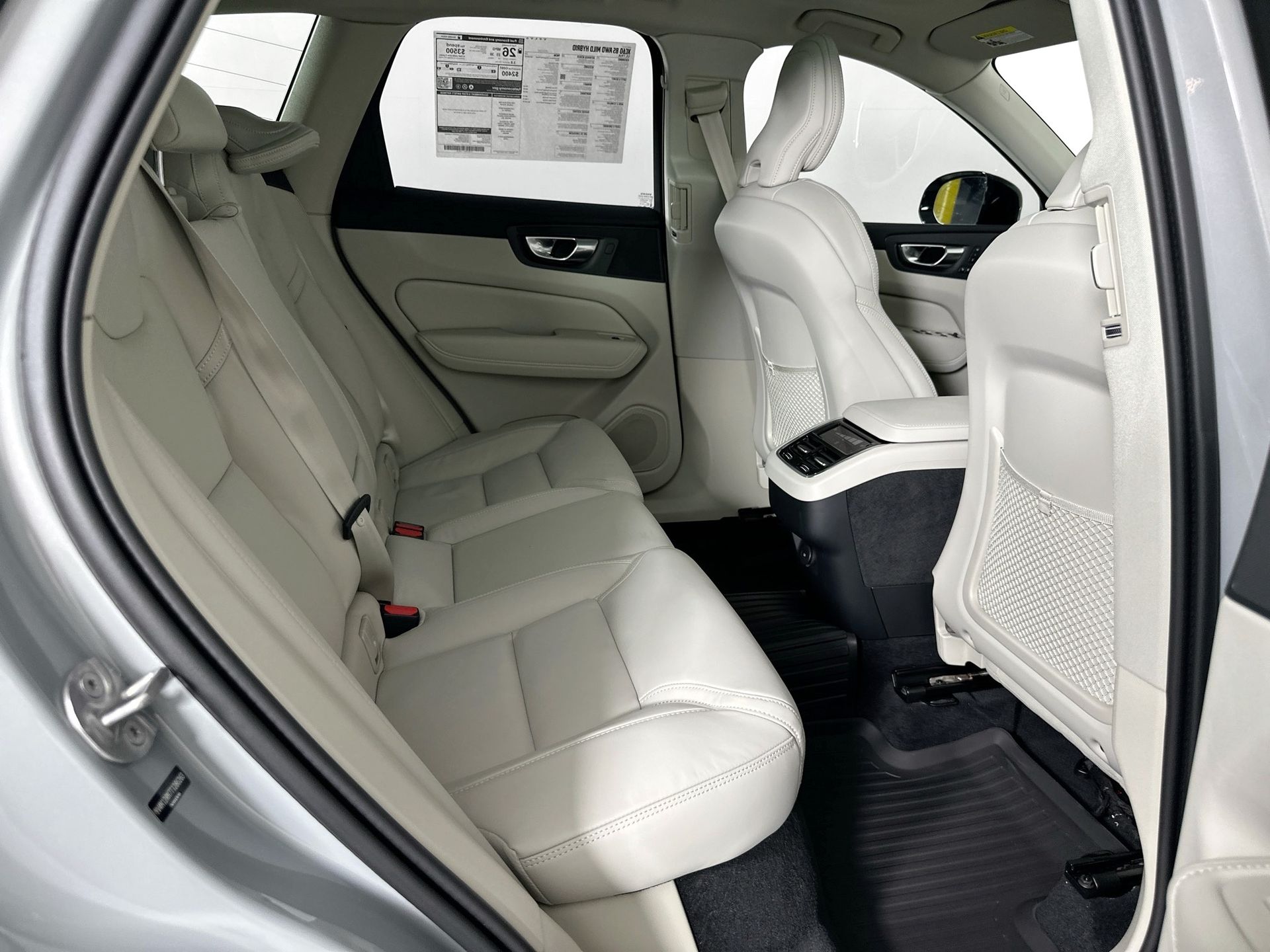 2026 Volvo XC60 B5 photo 23