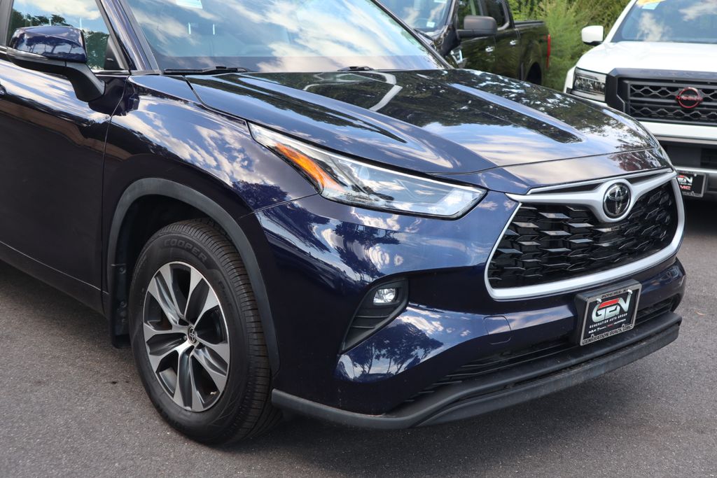 2023 Toyota Highlander XSE photo 2