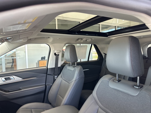 2025 Ford Explorer photo 30