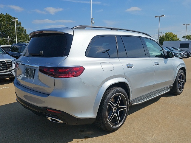 2026 Mercedes Benz GLS 450 4MATIC photo 3