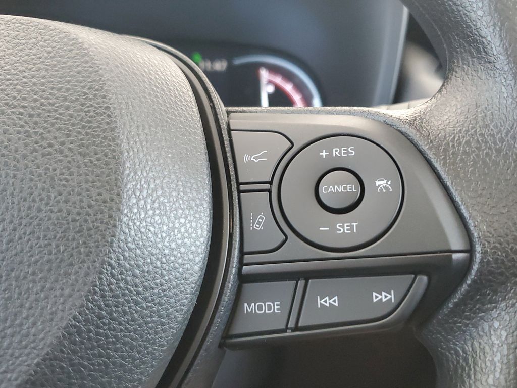 2025 Toyota RAV4 XLE photo 28