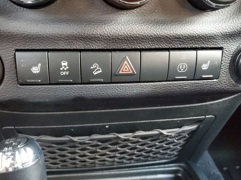 2018 Jeep Wrangler Sahara photo 29