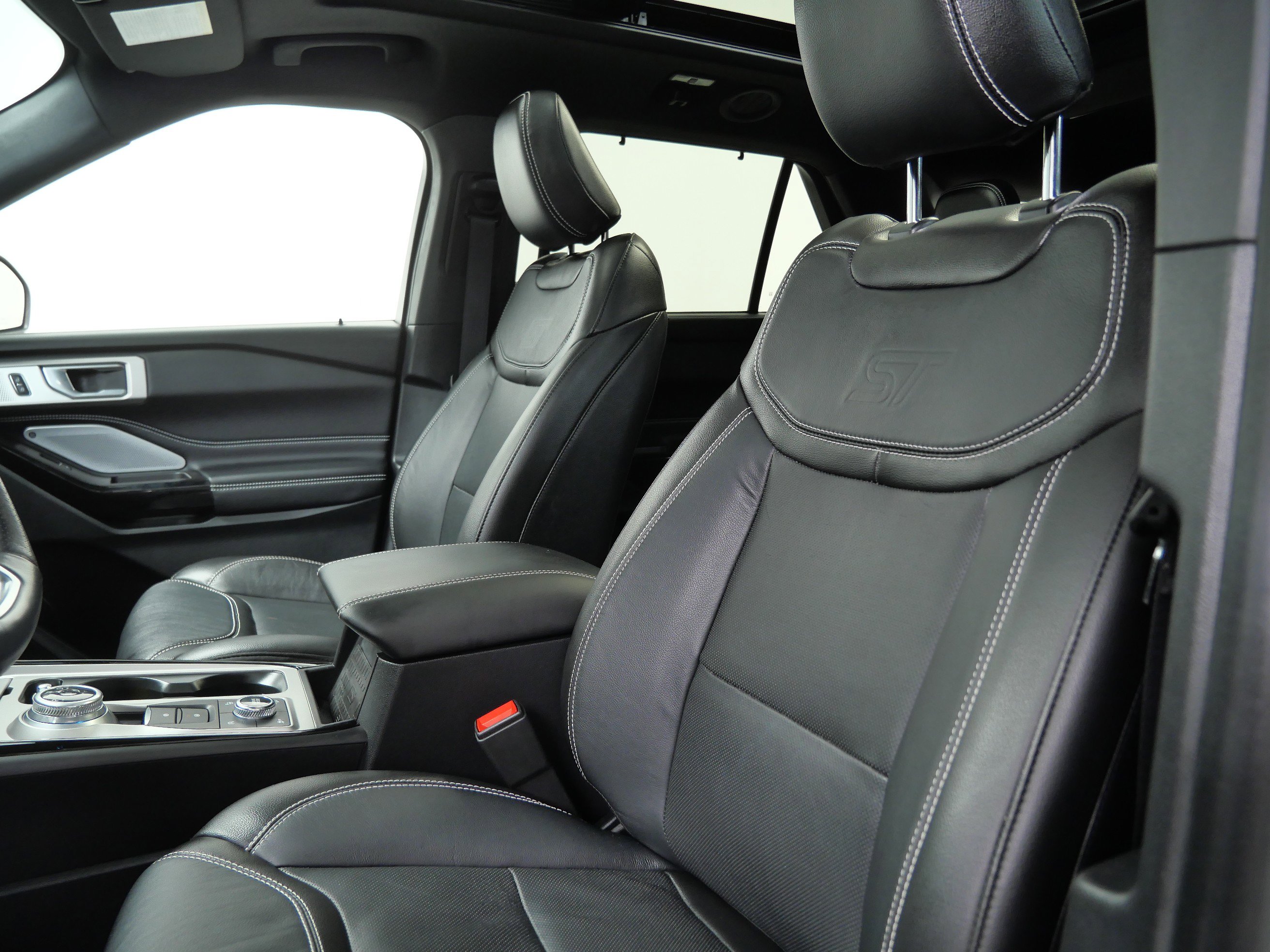 2022 Ford Explorer ST photo 13