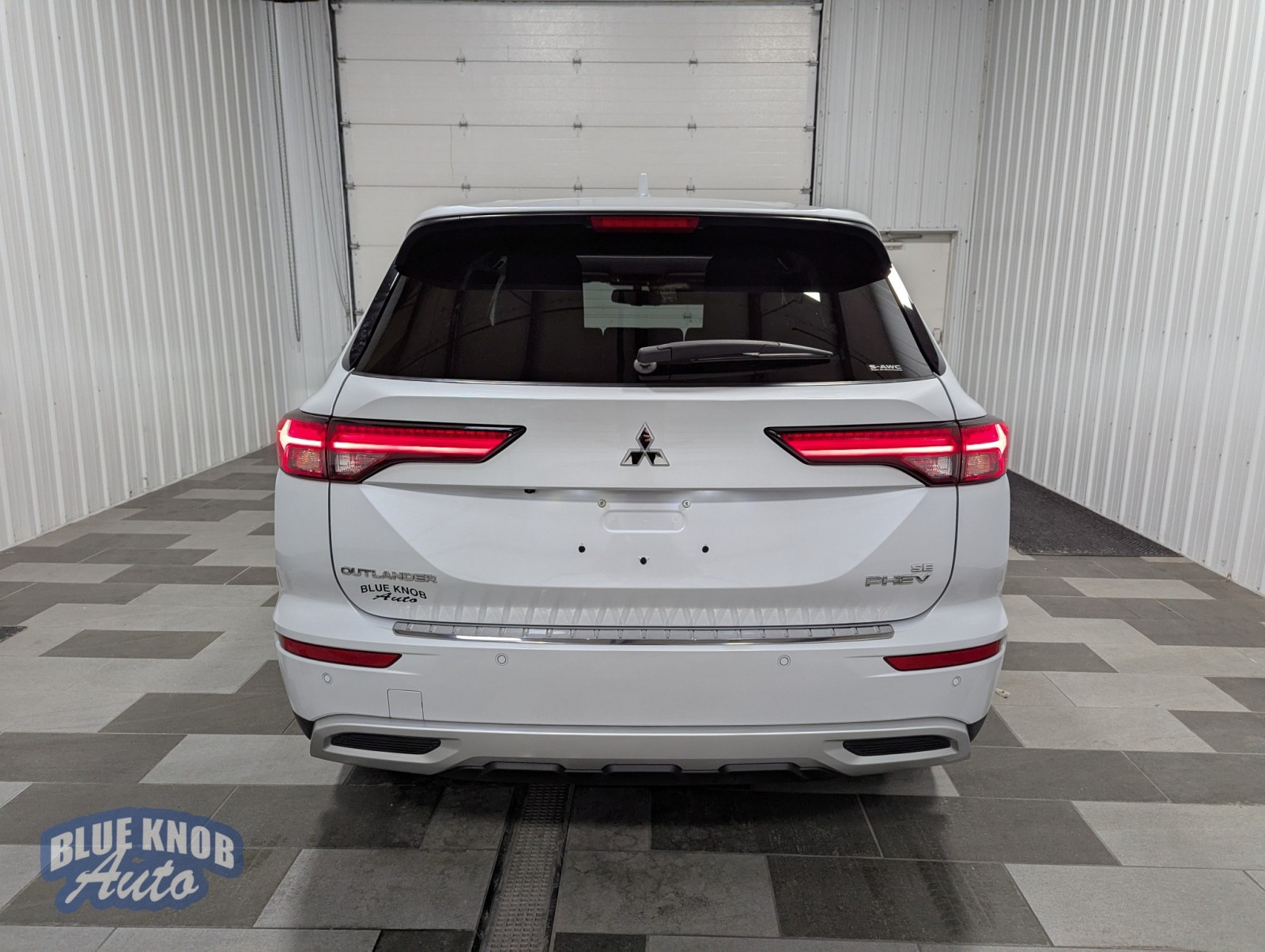 2023 Mitsubishi Outlander PHEV SE photo 3