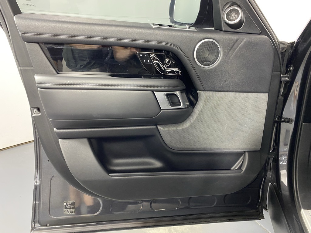 2020 Land Rover Range Rover HSE photo 23