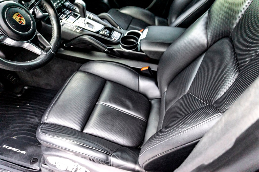 2018 Porsche Cayenne Base photo 13