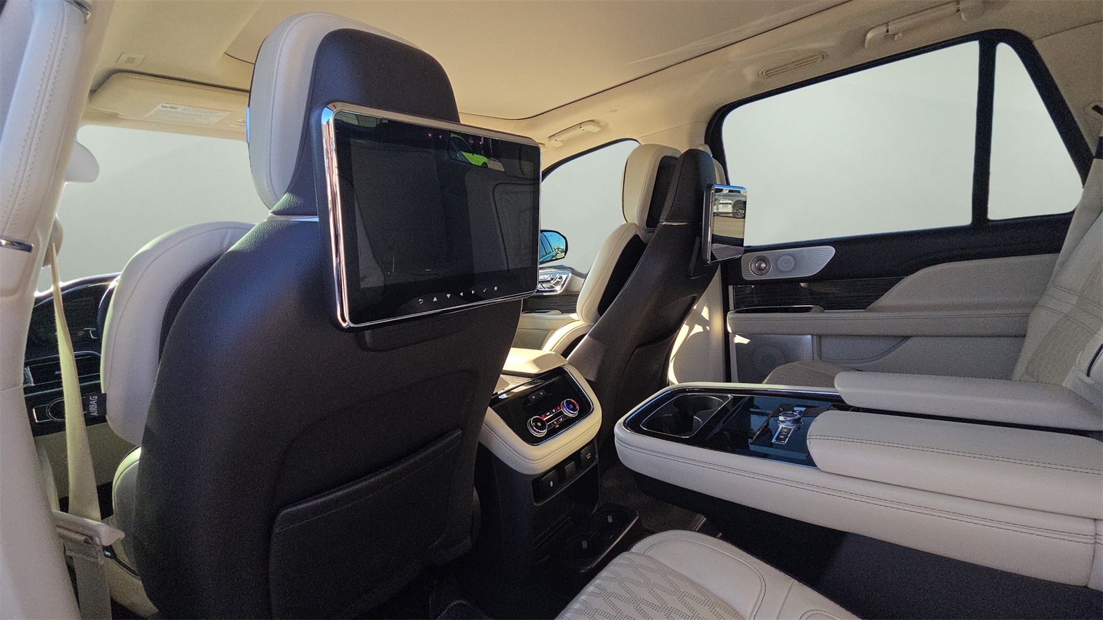 2019 Lincoln Navigator Black Label photo 27
