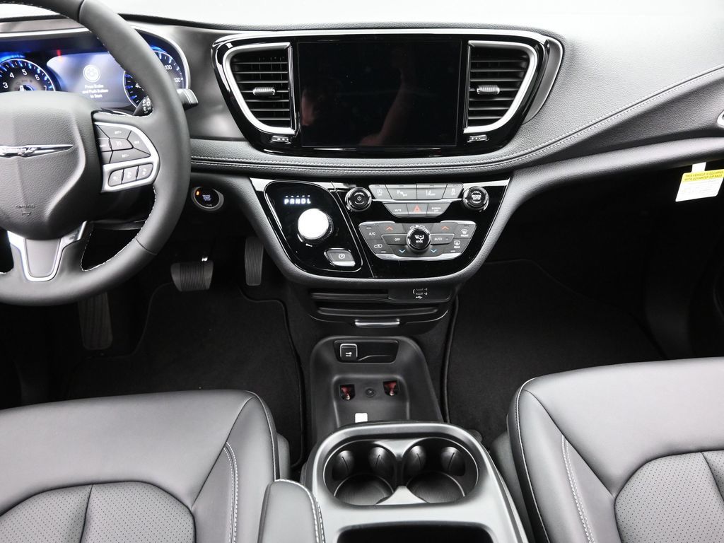 2026 Chrysler Pacifica photo 11