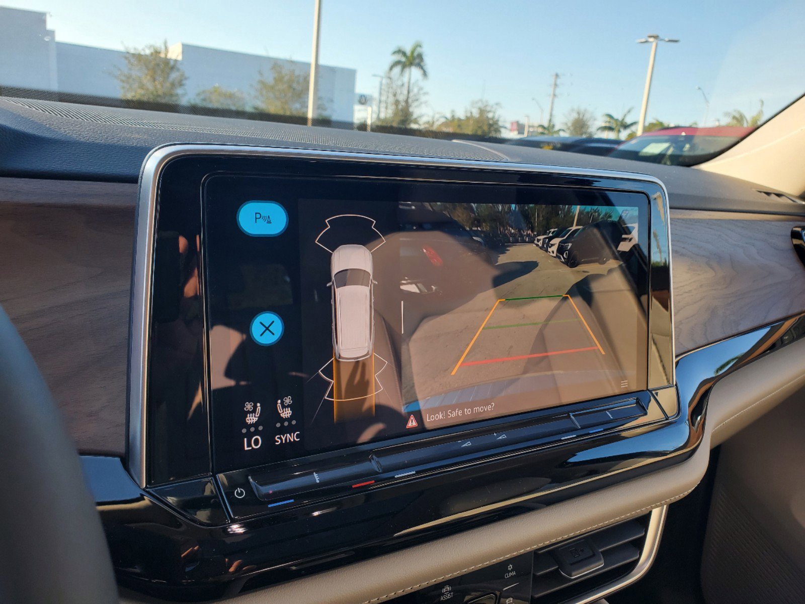 2025 Volkswagen Atlas SE Technology photo 11