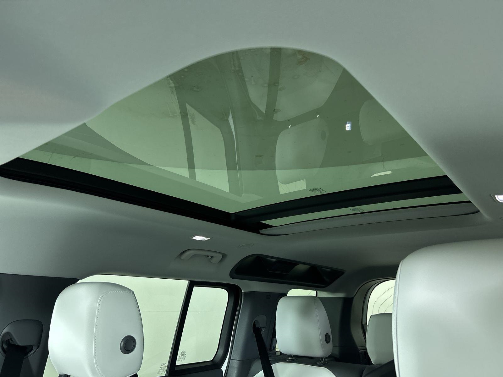 2025 Land Rover Defender 110 S photo 9