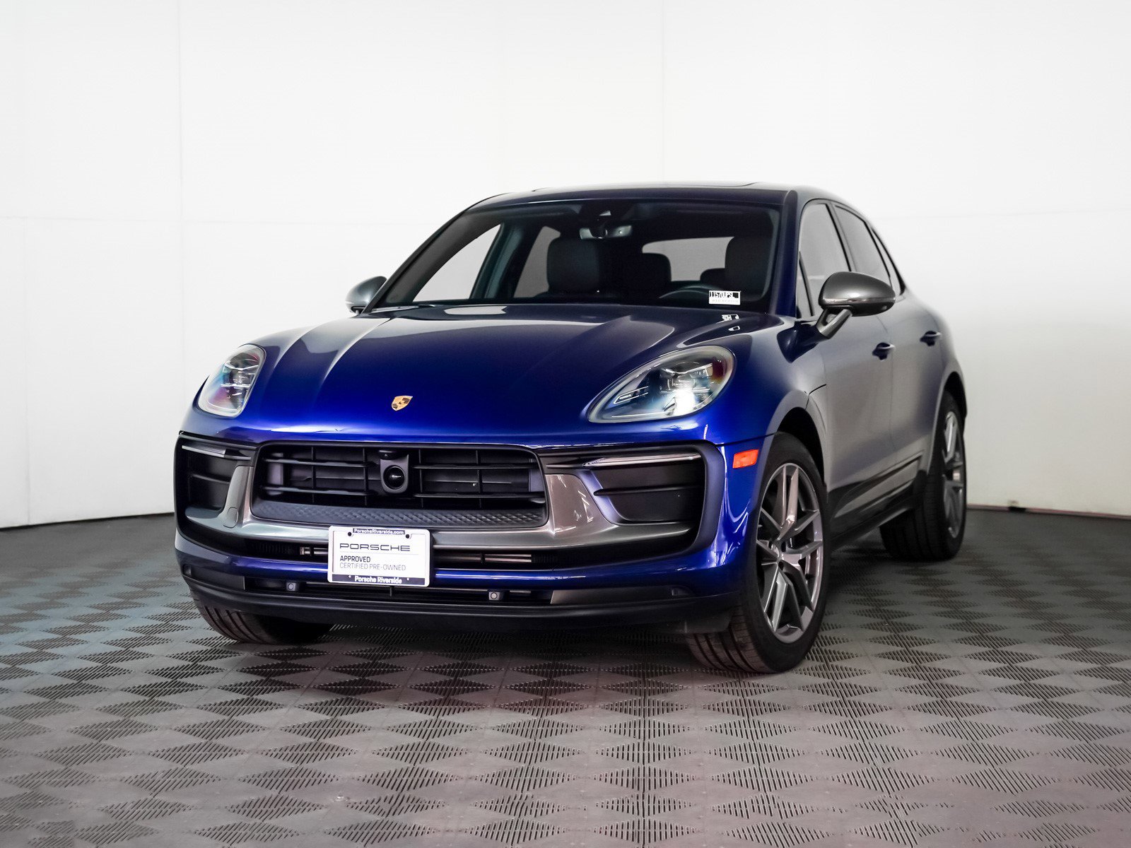 2025 Porsche Macan T