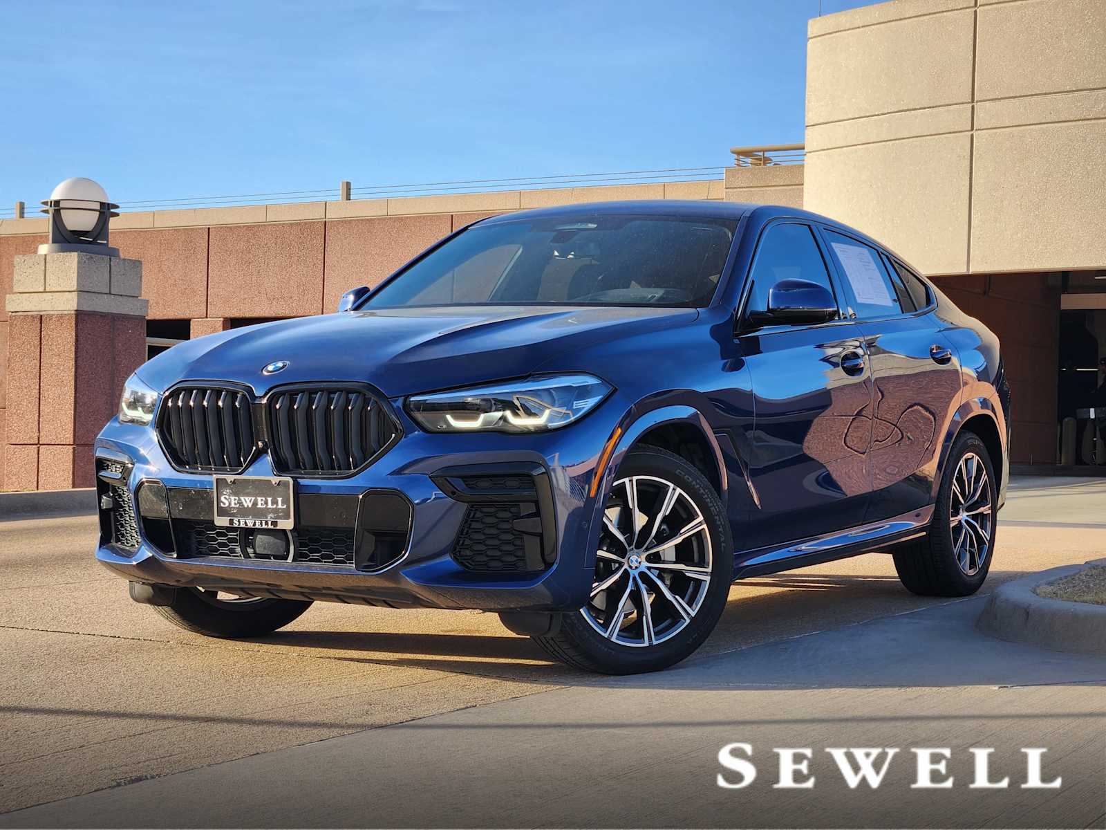 2022 BMW X6 40i's photo