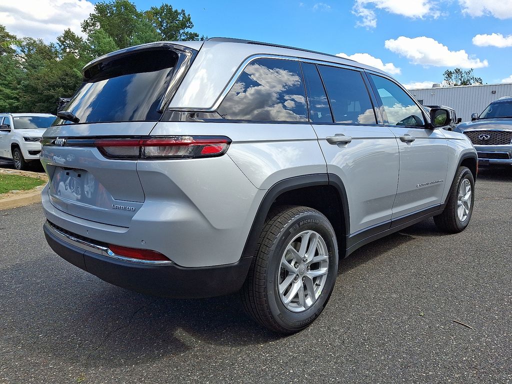 2025 Jeep Grand Cherokee Laredo X photo 4