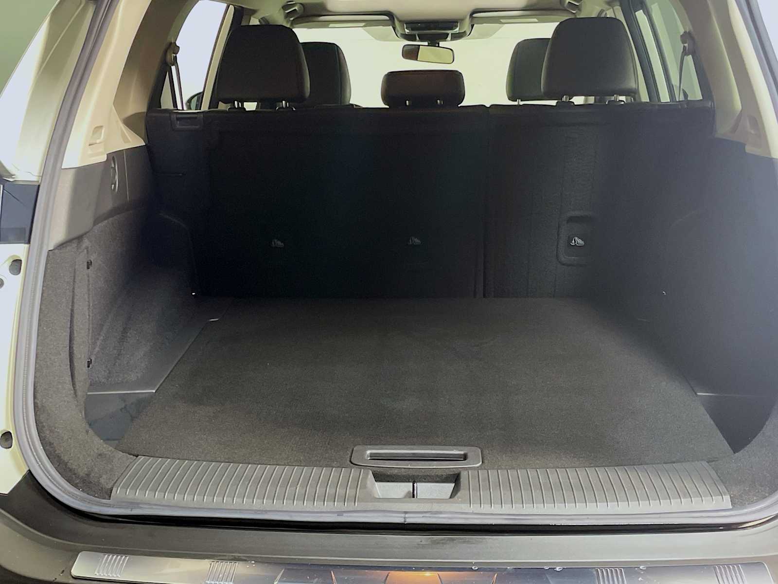 2022 Nissan Rogue SV photo 22