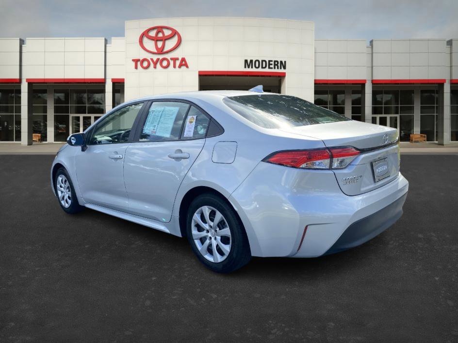 2023 Toyota Corolla LE photo 3