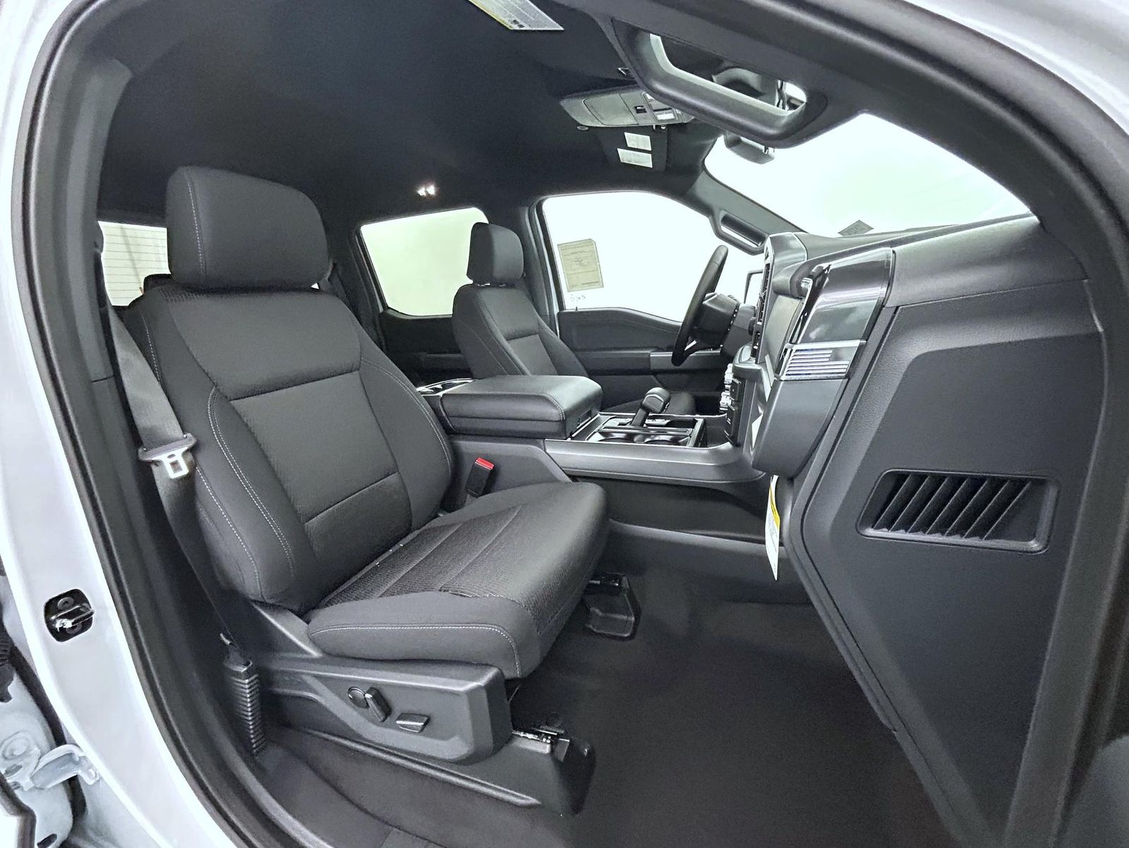 2025 Ford F-150 XLT photo 14