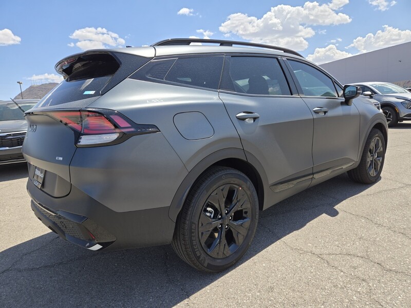 2025 Kia Sportage Plug-In Hybrid X-Line photo 3