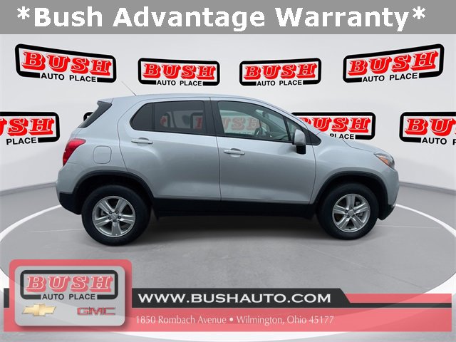 2022 Chevrolet Trax LS photo 3