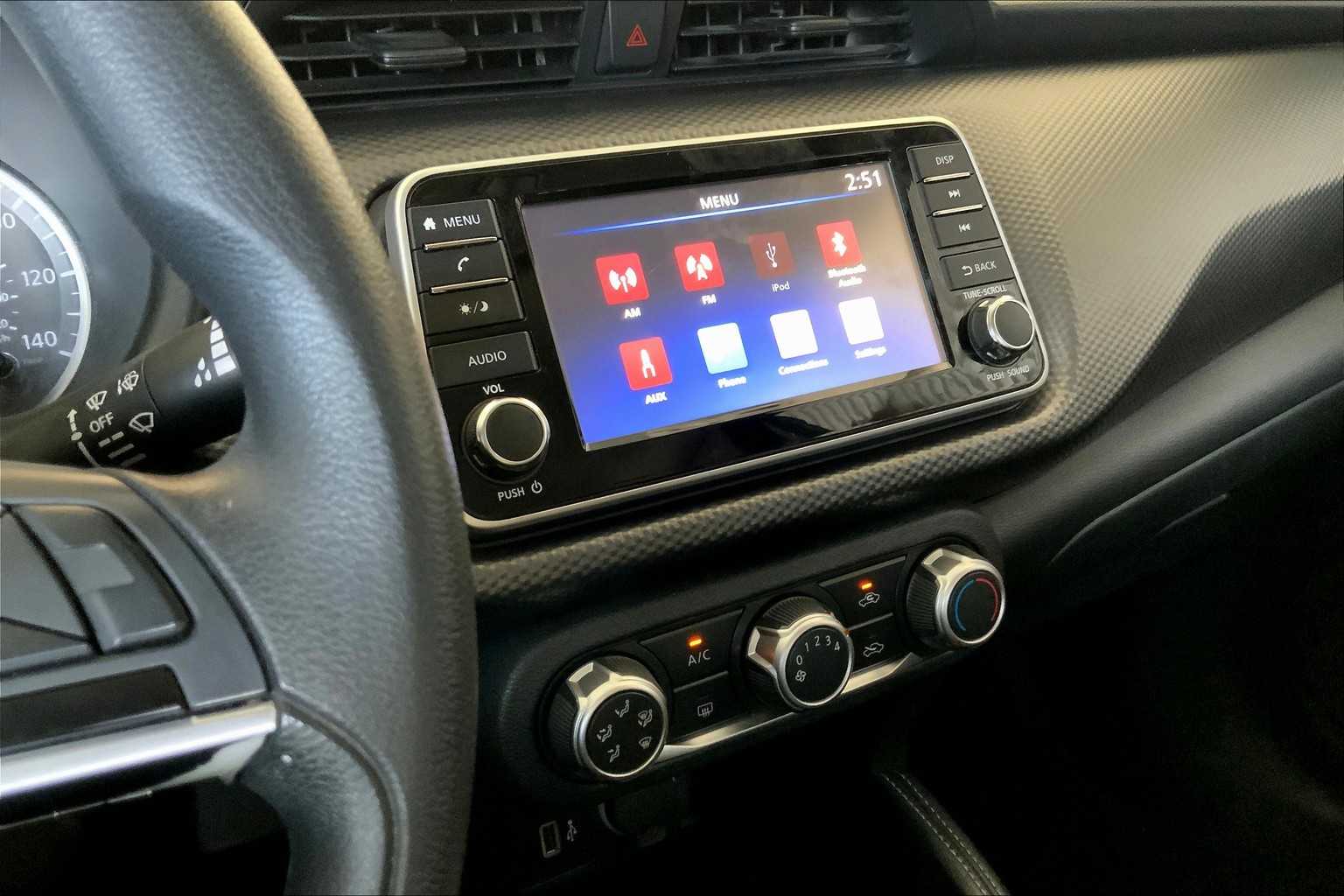 2019 Nissan Kicks S photo 4