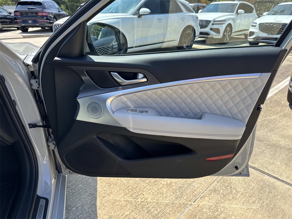 2025 Genesis G70 3.3T Sport Prestige photo 11