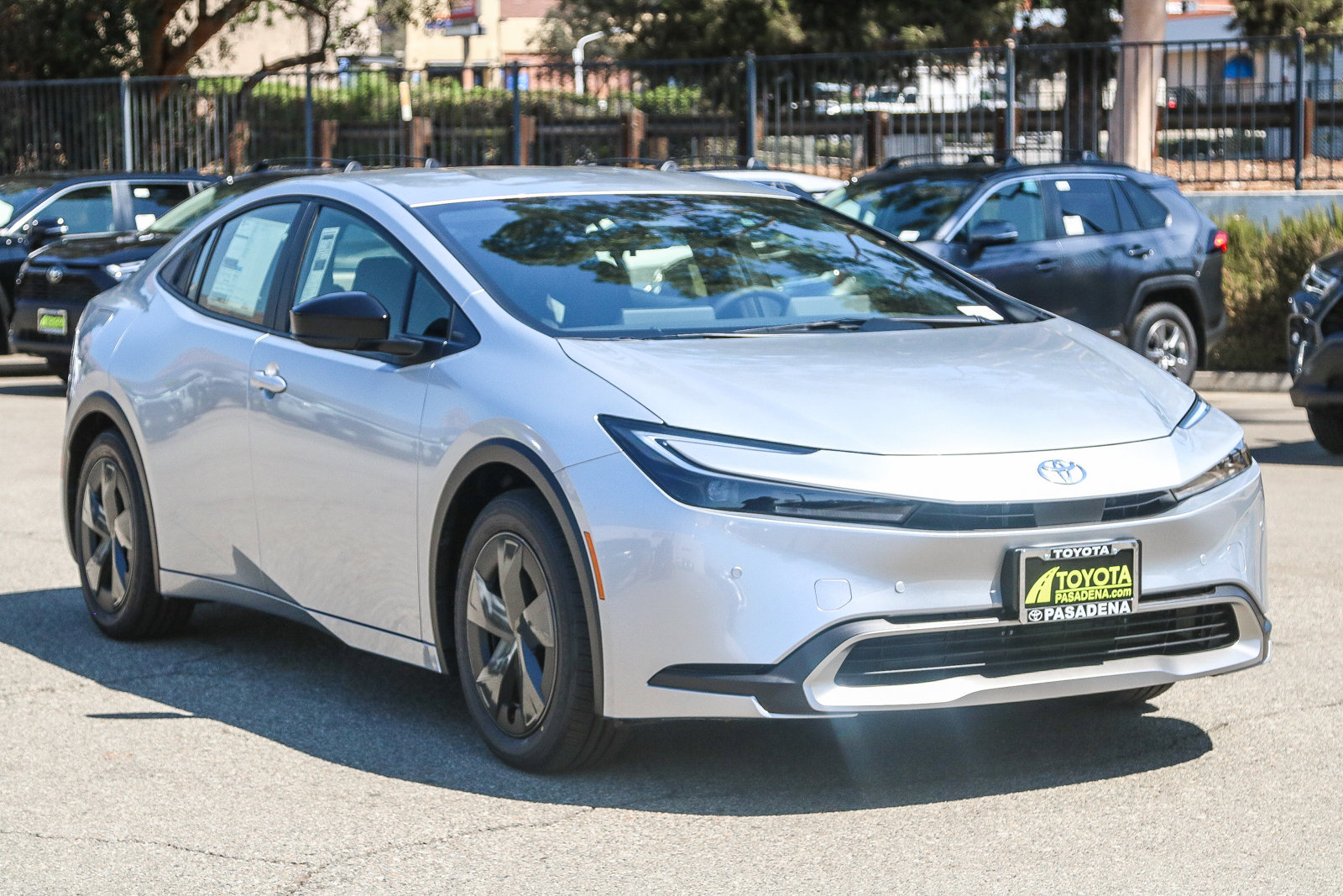 2026 Toyota Prius Plug-in Hybrid SE photo 3