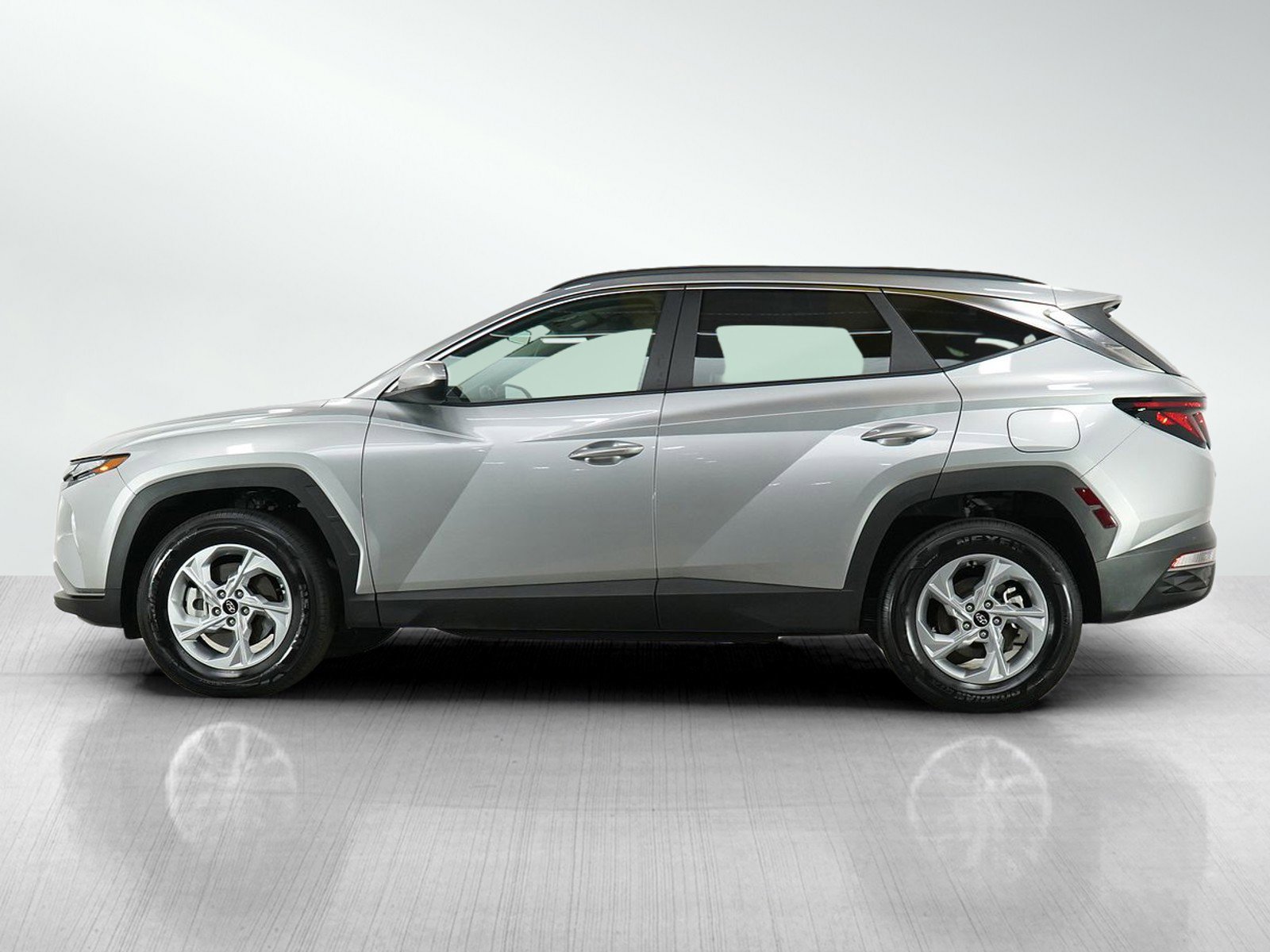 Used 2024 Hyundai Tucson SEL with VIN 5NMJBCDE1RH388617 for sale in Minneapolis, Minnesota
